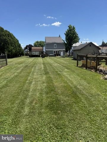 125 N MECHANIC ST, Fredericksburg, PA 17026