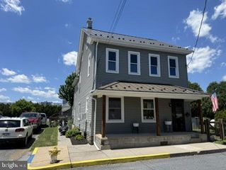 125 N MECHANIC ST, Fredericksburg, PA 17026