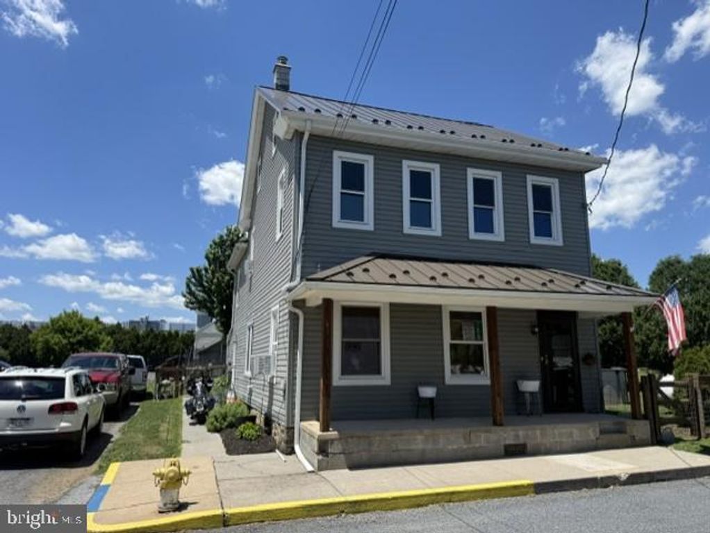 125 N MECHANIC ST, Fredericksburg, PA 17026