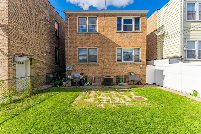 5233 W Parker Avenue, Chicago, IL 60639