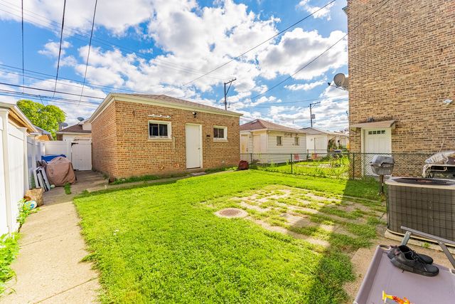 5233 W Parker Avenue, Chicago, IL 60639