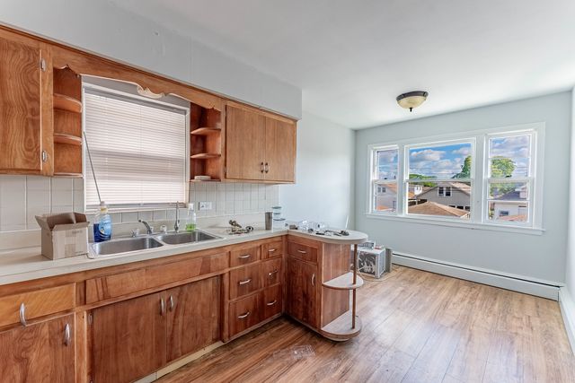 5233 W Parker Avenue, Chicago, IL 60639