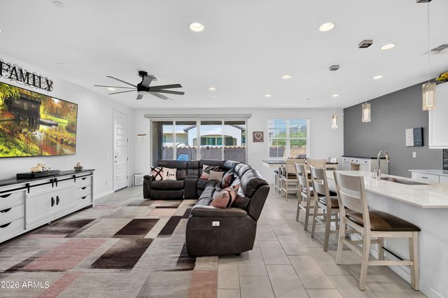 669 S SANDERS Drive, Gilbert, AZ 85296