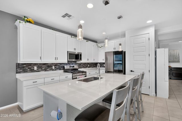 669 S SANDERS Drive, Gilbert, AZ 85296