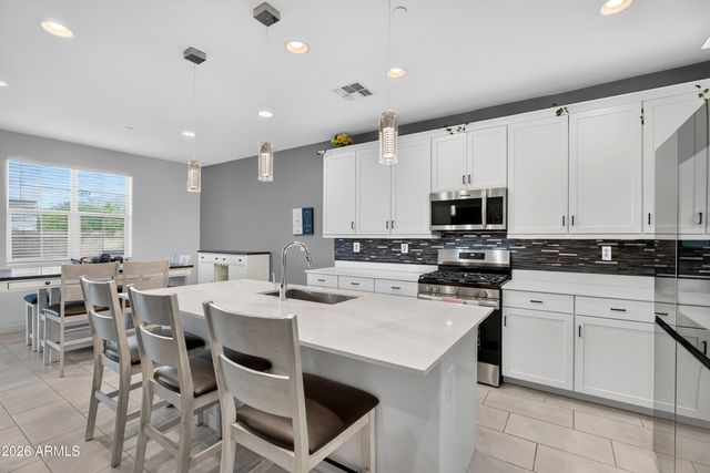 669 S SANDERS Drive, Gilbert, AZ 85296