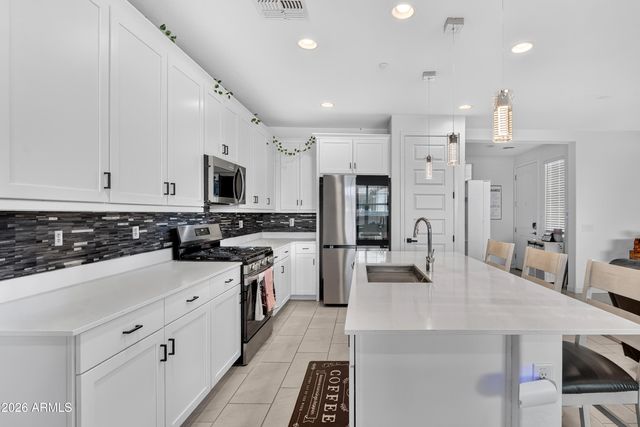 669 S SANDERS Drive, Gilbert, AZ 85296