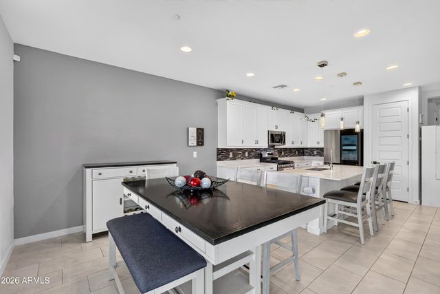 669 S SANDERS Drive, Gilbert, AZ 85296