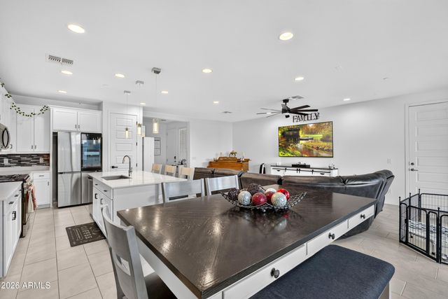 669 S SANDERS Drive, Gilbert, AZ 85296