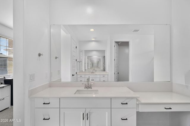 669 S SANDERS Drive, Gilbert, AZ 85296