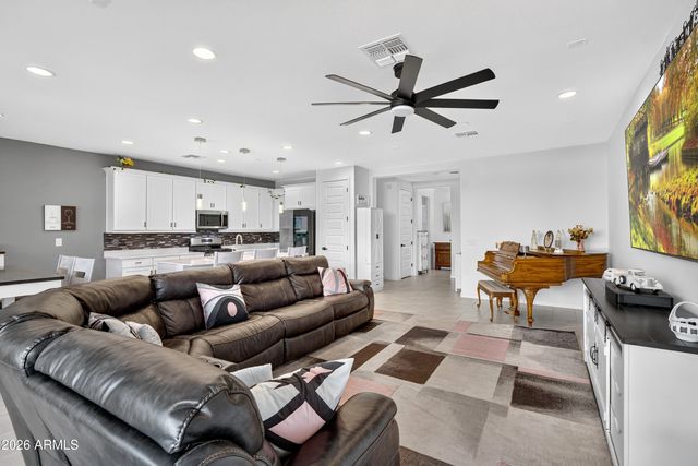 669 S SANDERS Drive, Gilbert, AZ 85296