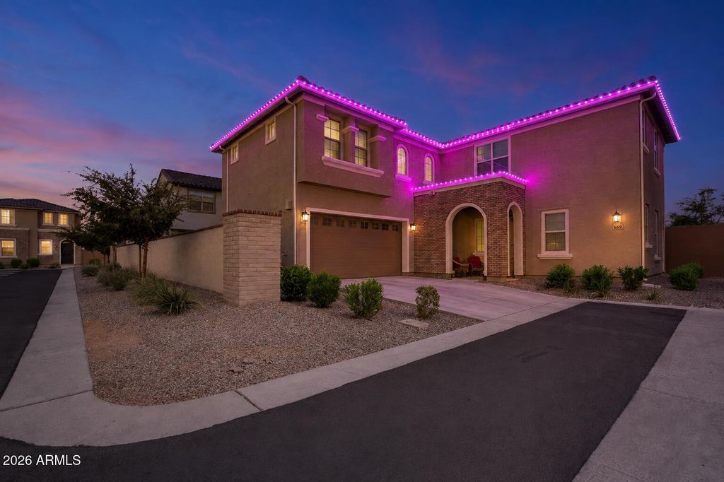 669 S SANDERS Drive, Gilbert, AZ 85296