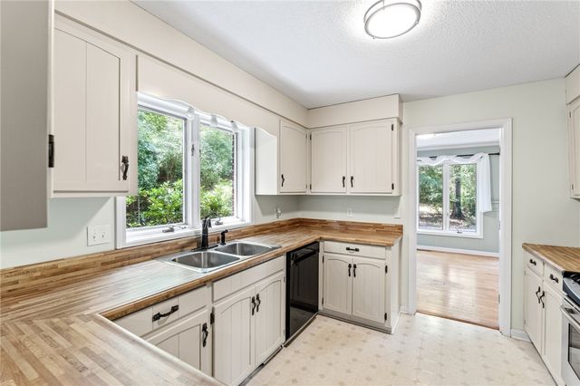 1555 Fort Hill Drive, Seneca, SC 29678