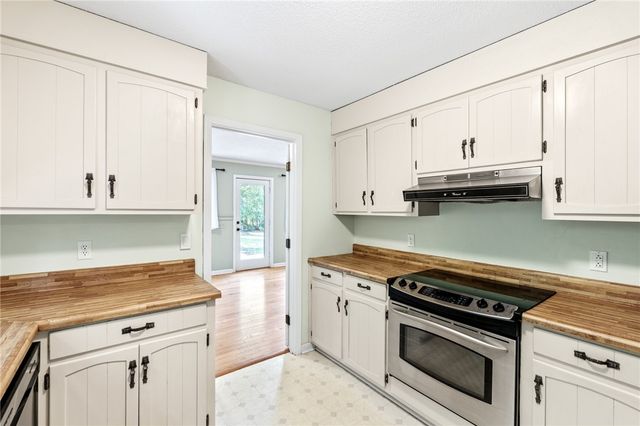1555 Fort Hill Drive, Seneca, SC 29678