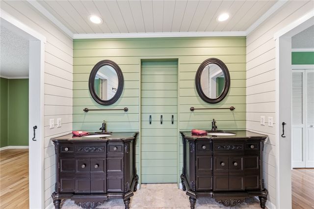 1555 Fort Hill Drive, Seneca, SC 29678