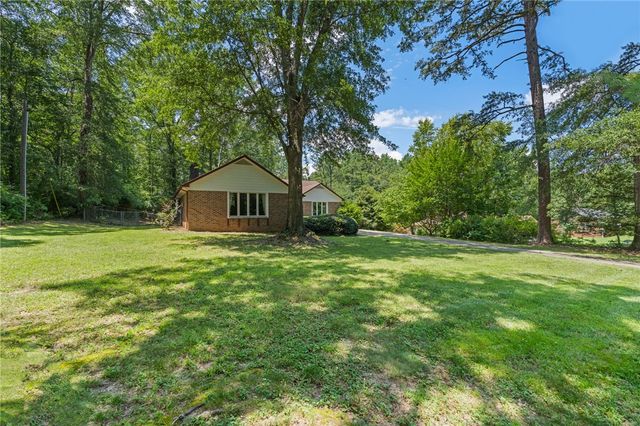 1555 Fort Hill Drive, Seneca, SC 29678