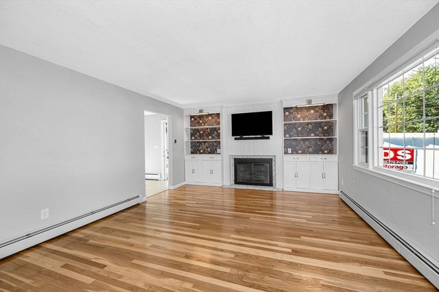 105 Pine Valley Dr, Dracut, MA 01826