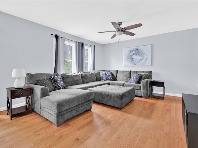 42 Brookside Ave, North Providence, RI 02911