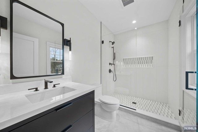 725 Surrey Lane, Franklin Lakes, NJ 07417