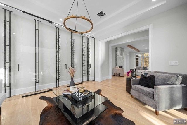 725 Surrey Lane, Franklin Lakes, NJ 07417