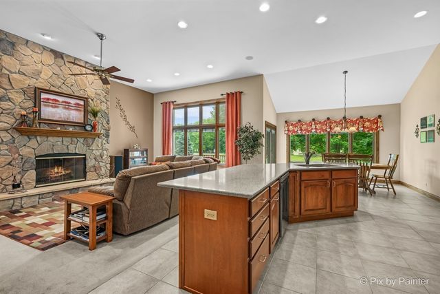 8316 Eagle Ridge, Spring Grove, IL 60081