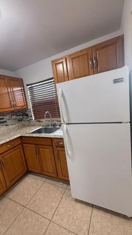 9641 Sunrise Lakes Boulevard 305, Sunrise, FL 33322
