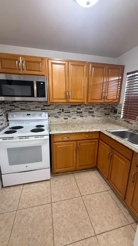 9641 Sunrise Lakes Boulevard 305, Sunrise, FL 33322