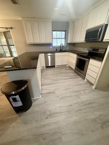 206 W Kingsway, Overton, TX 75684