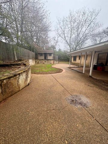 206 W Kingsway, Overton, TX 75684