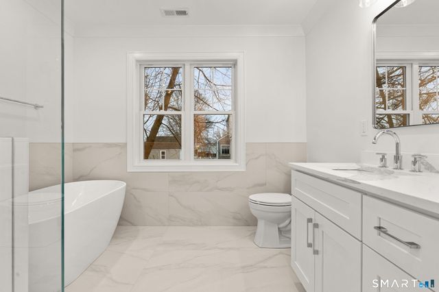 100 New England Avenue, Fairfield, CT 06824