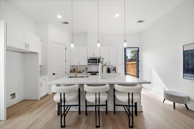 7117 Goforth Street, Houston, TX 77021