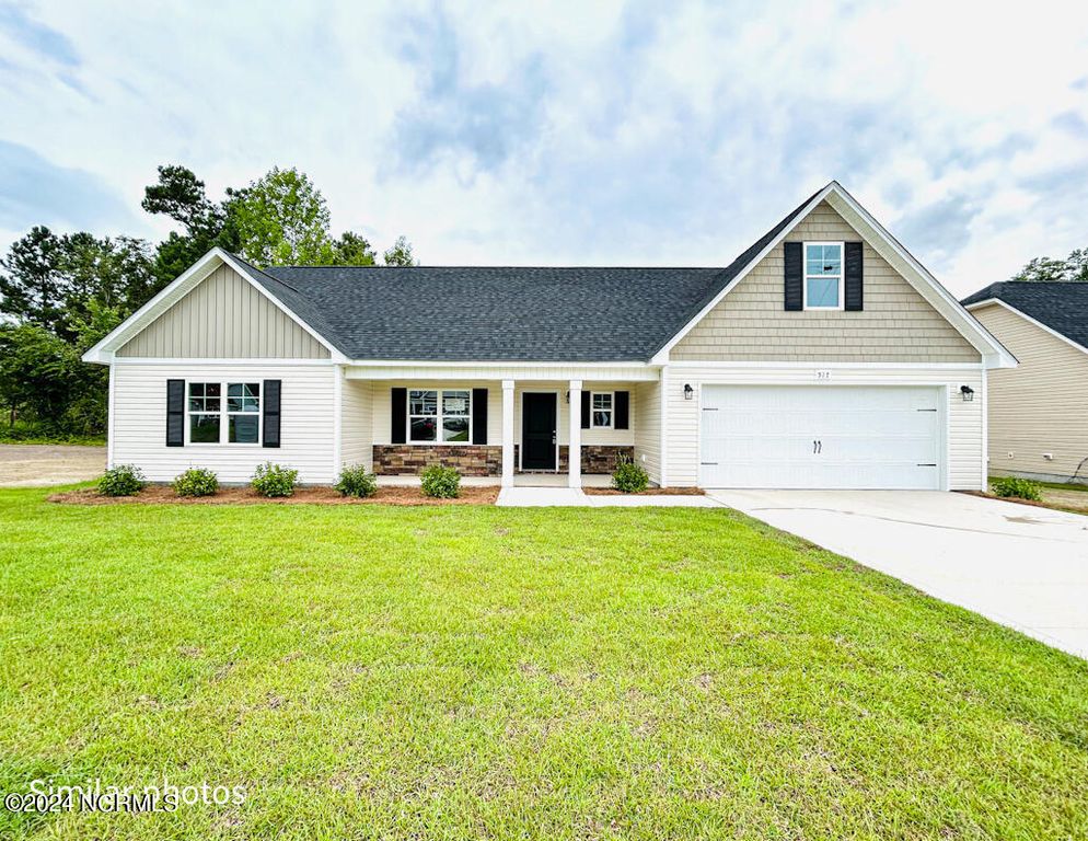 305 Cotton Hill Place, Hubert, NC 28539