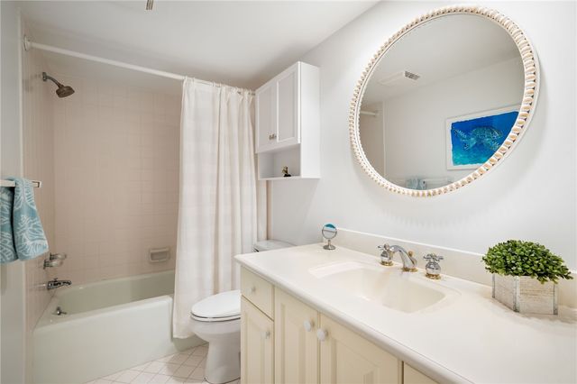 1860 Bay Road 104E, Vero Beach, FL 32963