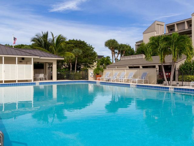 1860 Bay Road 104E, Vero Beach, FL 32963