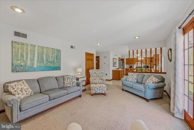 45 CLEAVELAND ACRES CT, Berkeley Springs, WV 25411