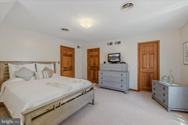 45 CLEAVELAND ACRES CT, Berkeley Springs, WV 25411