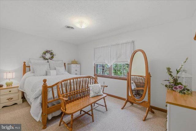 45 CLEAVELAND ACRES CT, Berkeley Springs, WV 25411