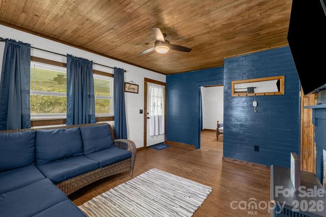 98 Poplar Springs Road, Hiddenite, NC 28636