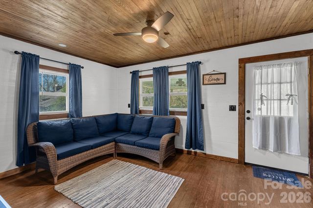 98 Poplar Springs Road, Hiddenite, NC 28636