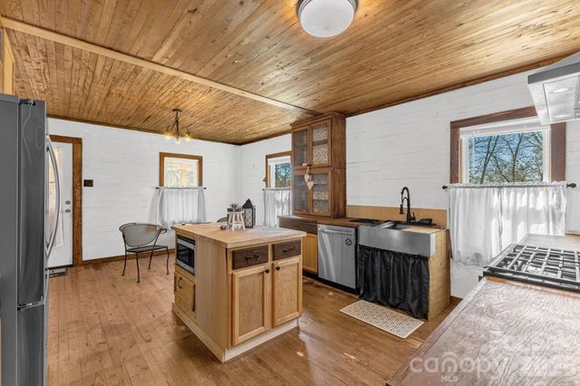 98 Poplar Springs Road, Hiddenite, NC 28636