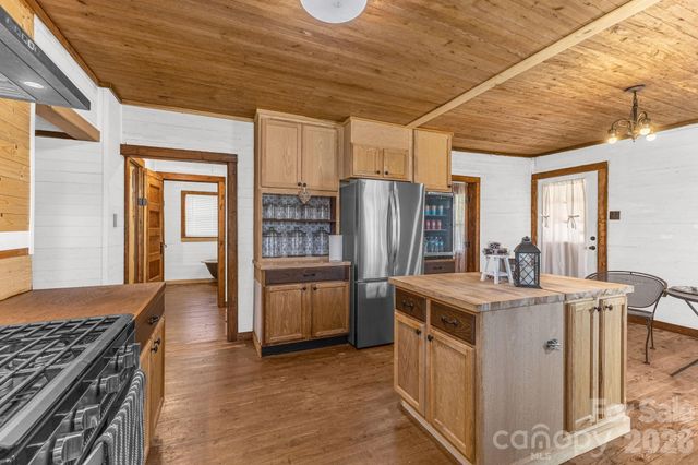 98 Poplar Springs Road, Hiddenite, NC 28636