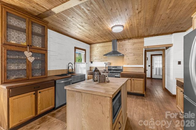 98 Poplar Springs Road, Hiddenite, NC 28636