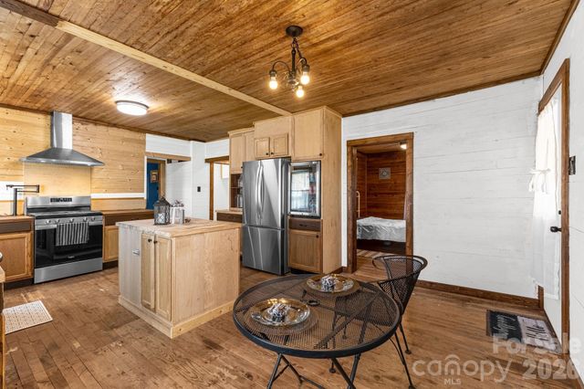 98 Poplar Springs Road, Hiddenite, NC 28636