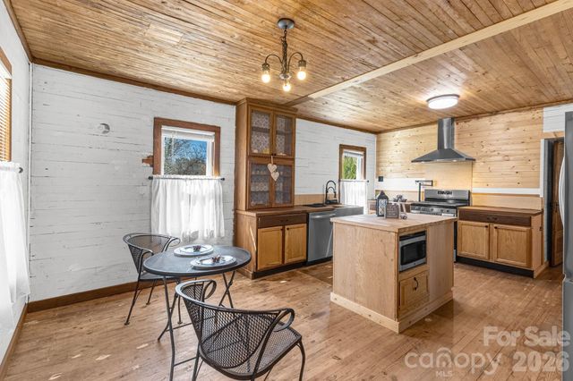 98 Poplar Springs Road, Hiddenite, NC 28636