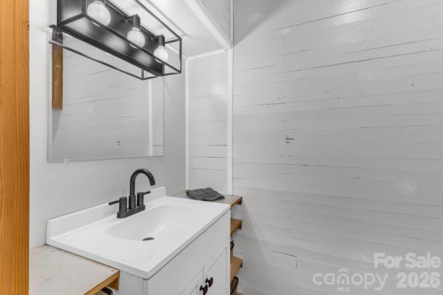 98 Poplar Springs Road, Hiddenite, NC 28636