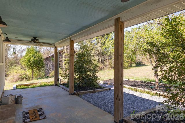 98 Poplar Springs Road, Hiddenite, NC 28636