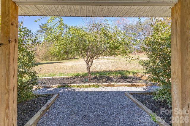 98 Poplar Springs Road, Hiddenite, NC 28636