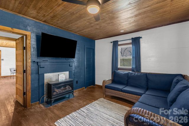 98 Poplar Springs Road, Hiddenite, NC 28636