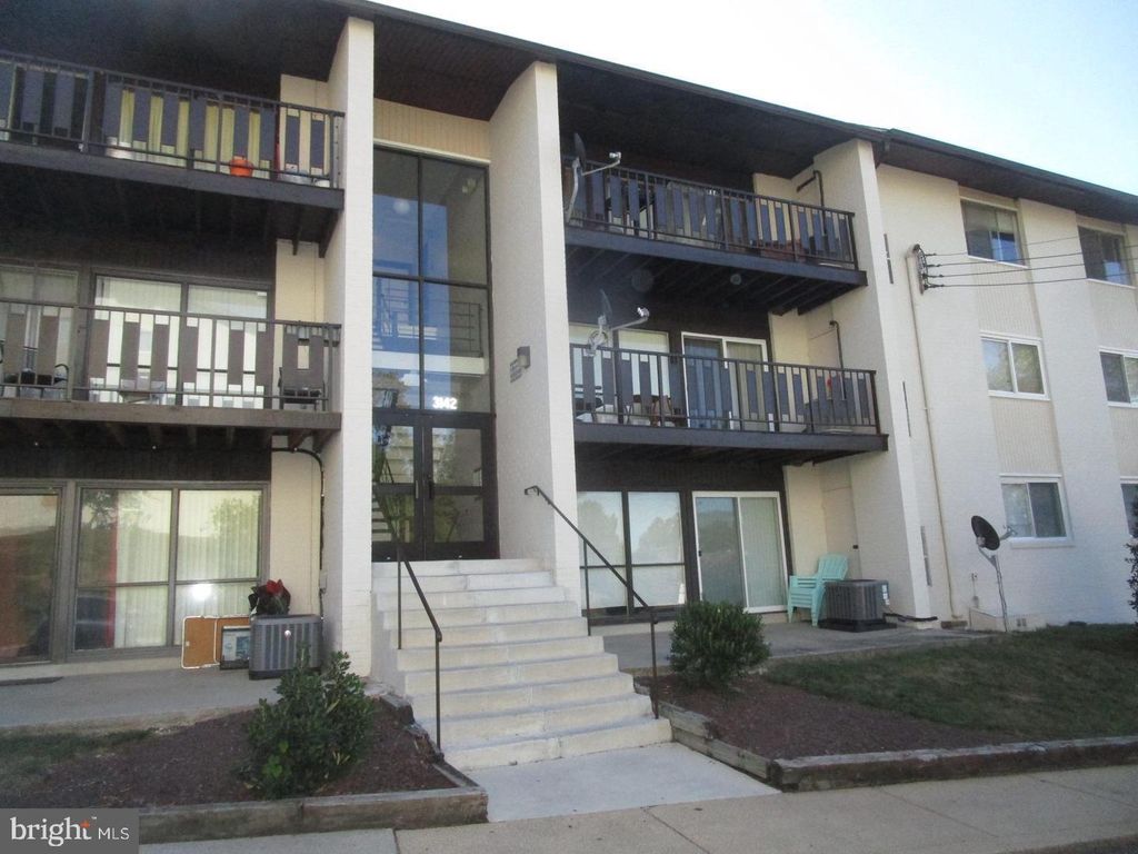 Image 1 of property listing at 3142 BRINKLEY RD #6304, Temple Hills, MD 20748