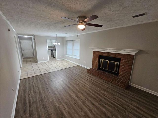 200 Williamsburg Way, Fayetteville, GA 30214