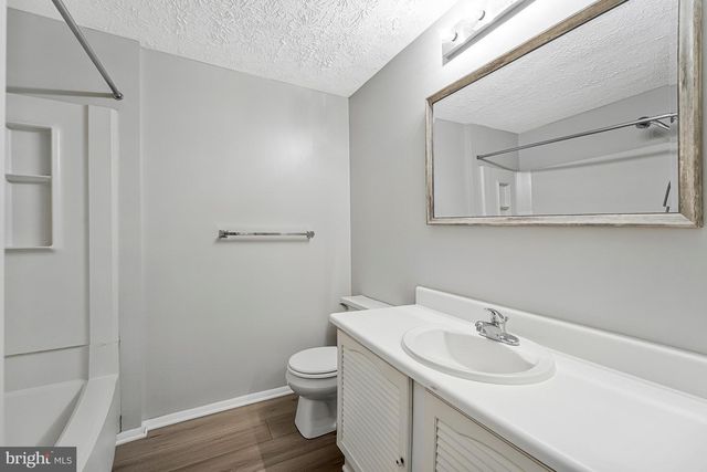 8025 TYSON OAKS CIR, Vienna, VA 22182